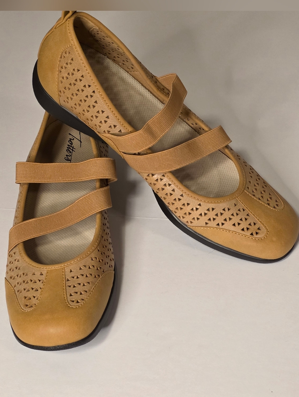 Trotter Size 10N Ballet Flats Mary Jane in Tan Comfort Shoes Cushioned EUC